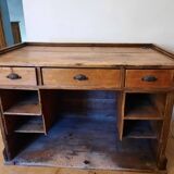 Teacher's desk