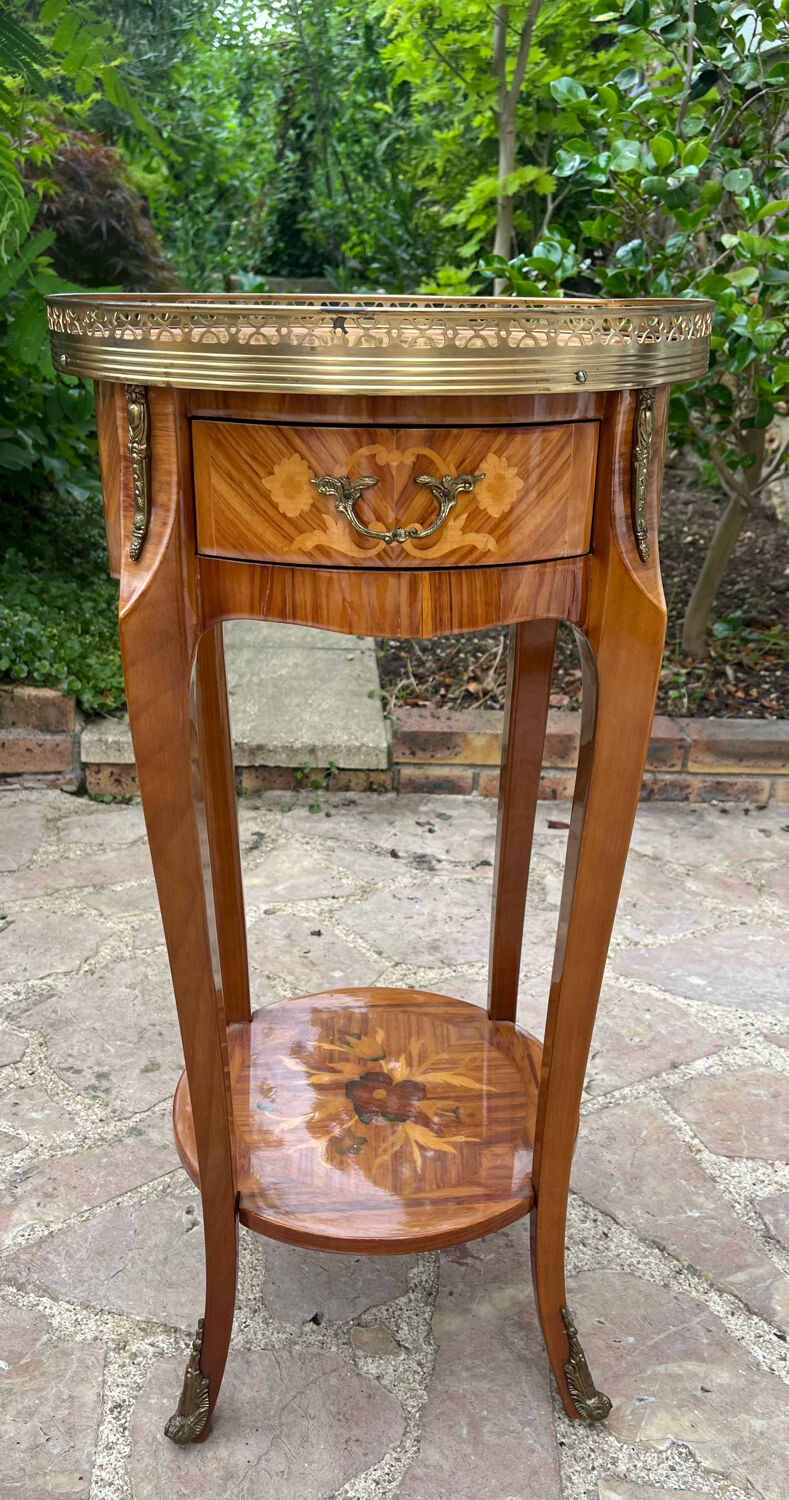 Marquetry pedestal table