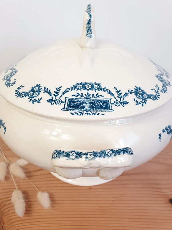 Large Longchamp ceramic tureen