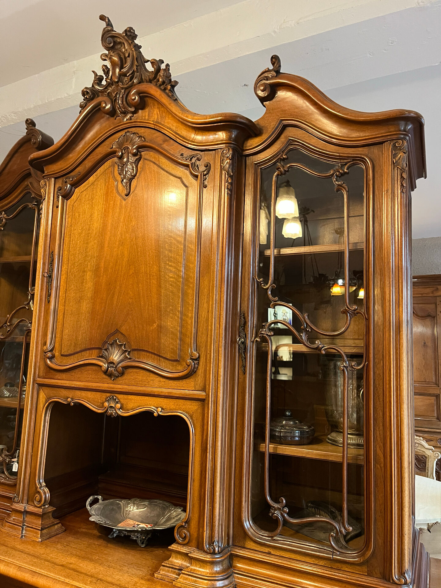 Buffet Noyer de style Louis XV