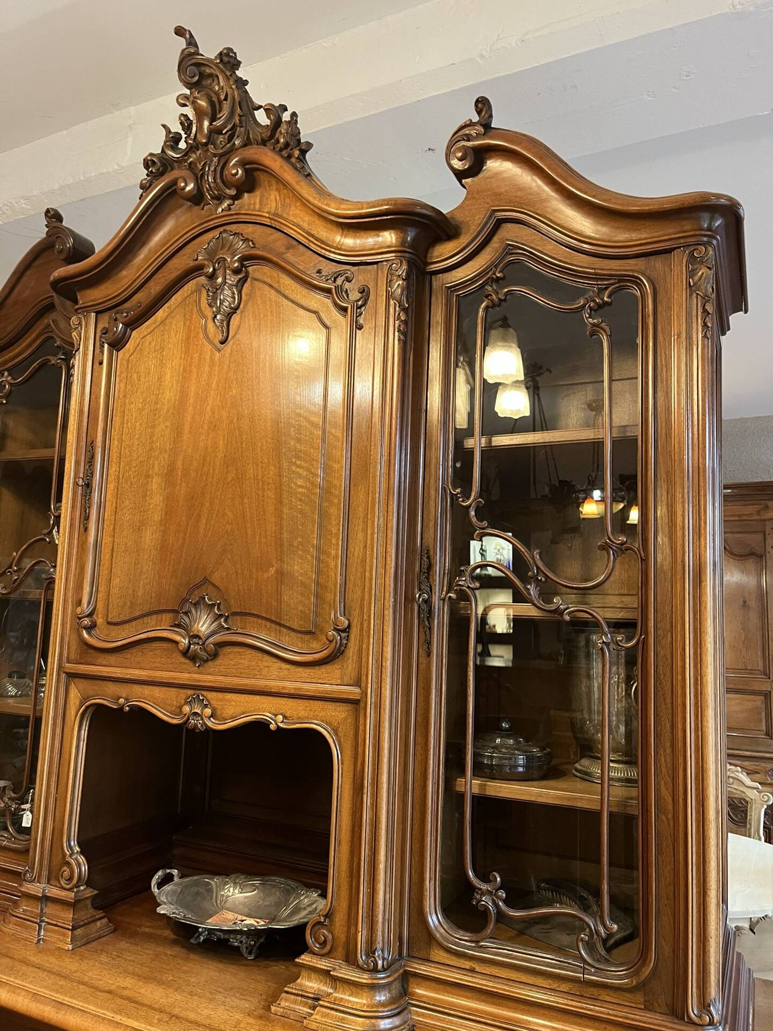 Buffet Noyer de style Louis XV