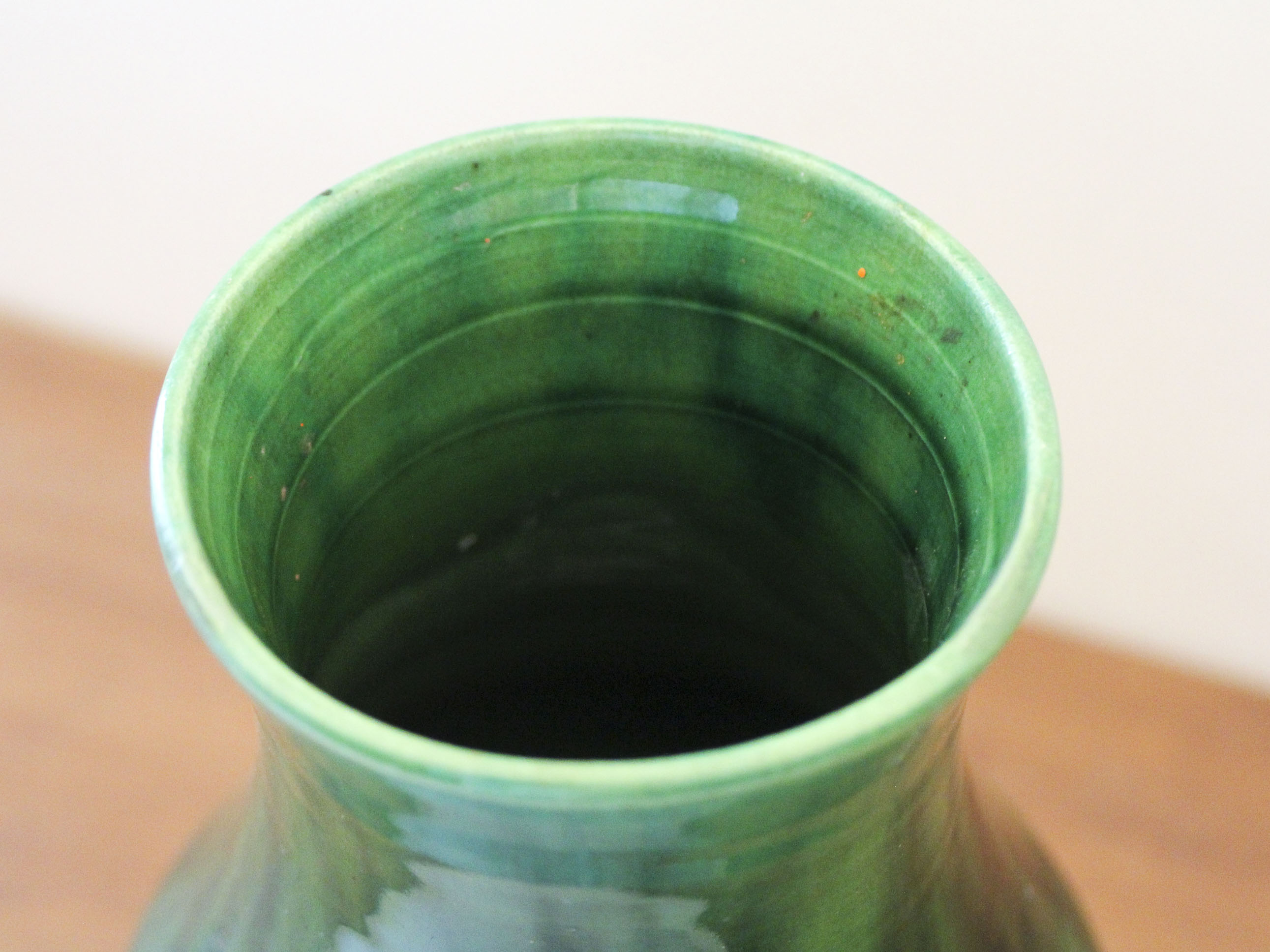 Vase en céramique d'Acollay décor flamé vert