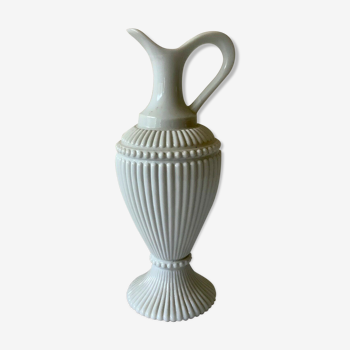 Carafe vase in white opaline
