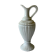 Carafe vase en opaline blanche