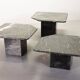 Trio italien de tables d'appoint en marbre noir de Carrare à angle oblique, années 1970.