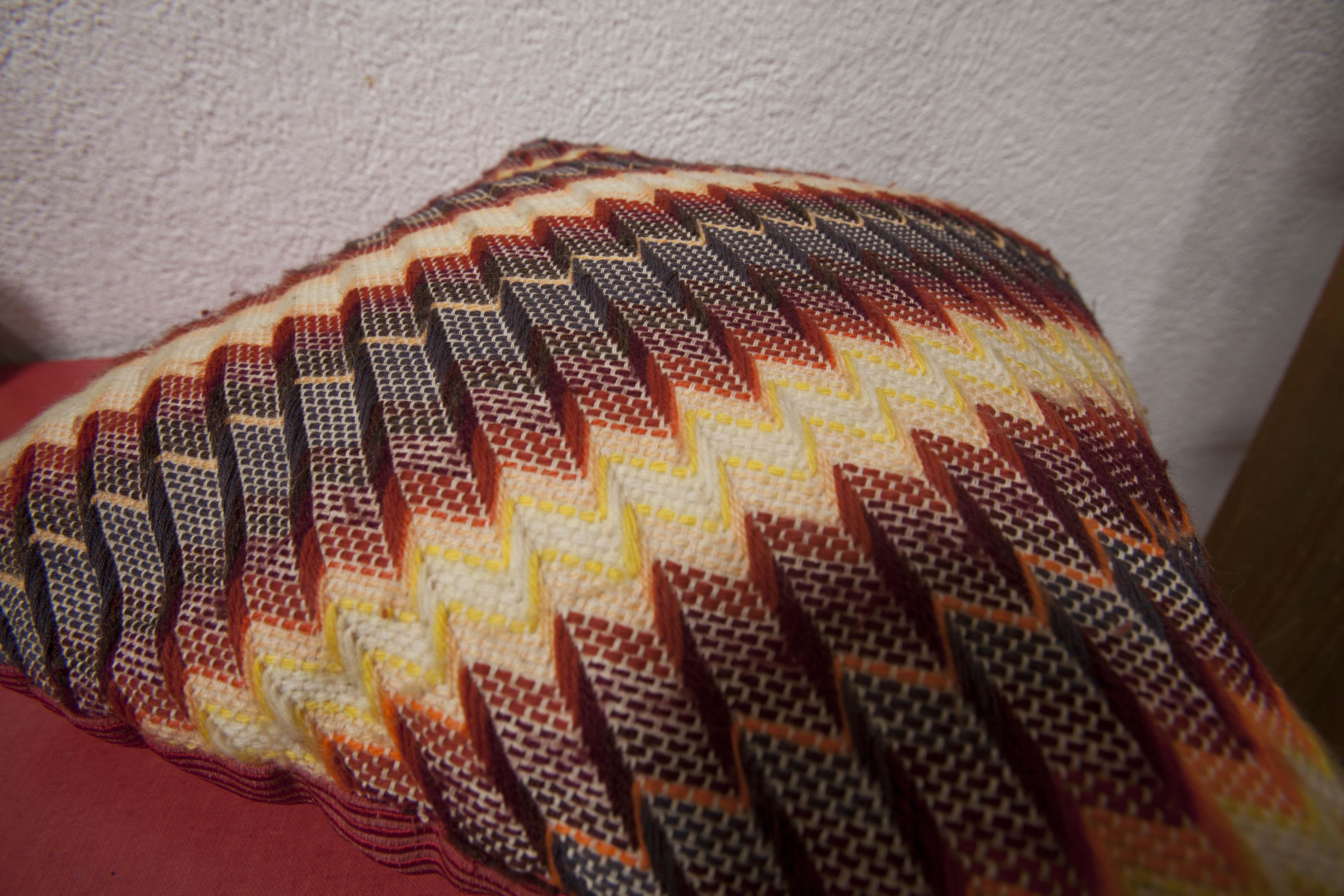 Zigzag cushion 70