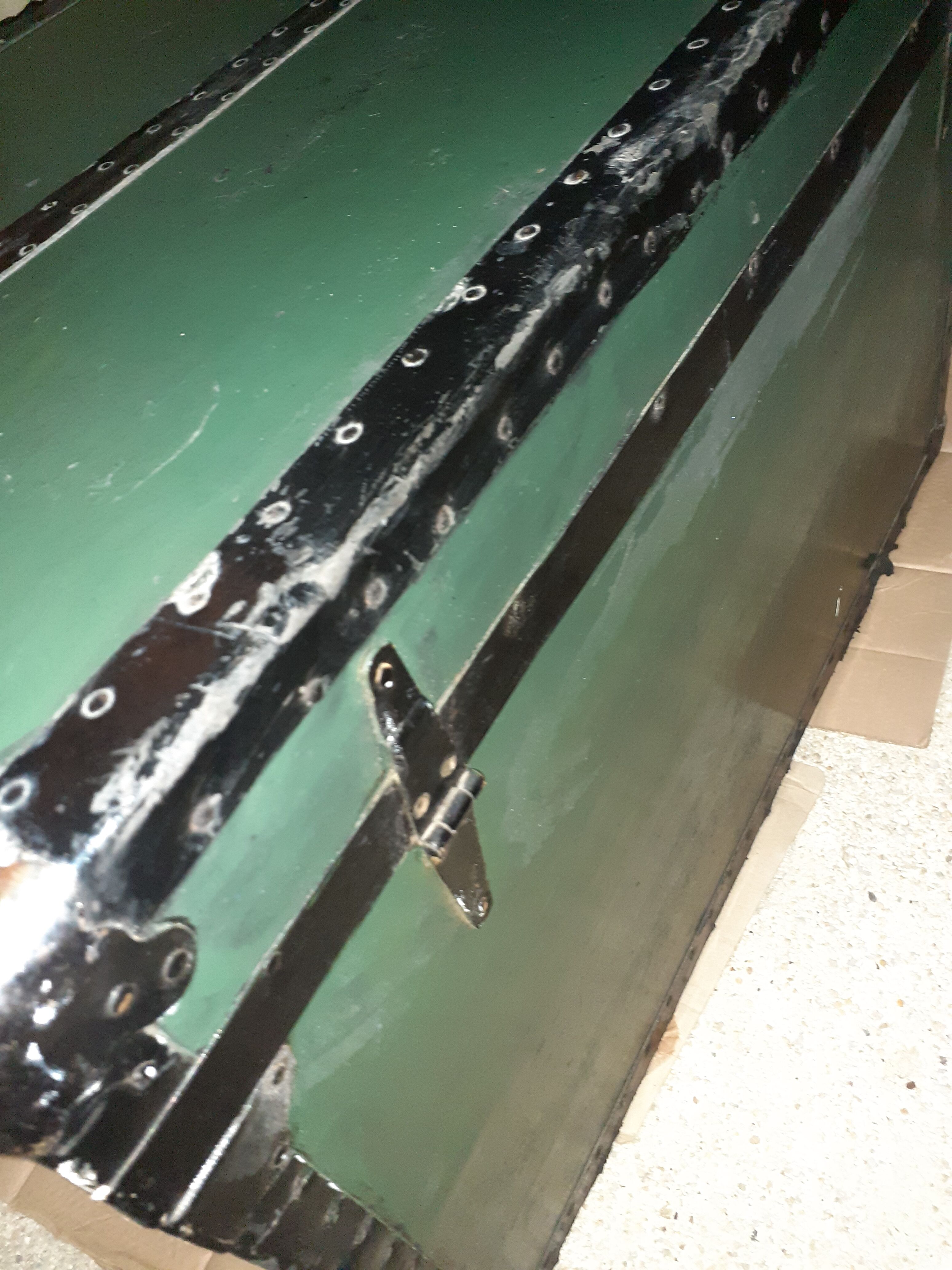 Wooden trunk trunk