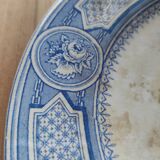 Assiette de présentation à roses bleues Terre de Fer XIXe