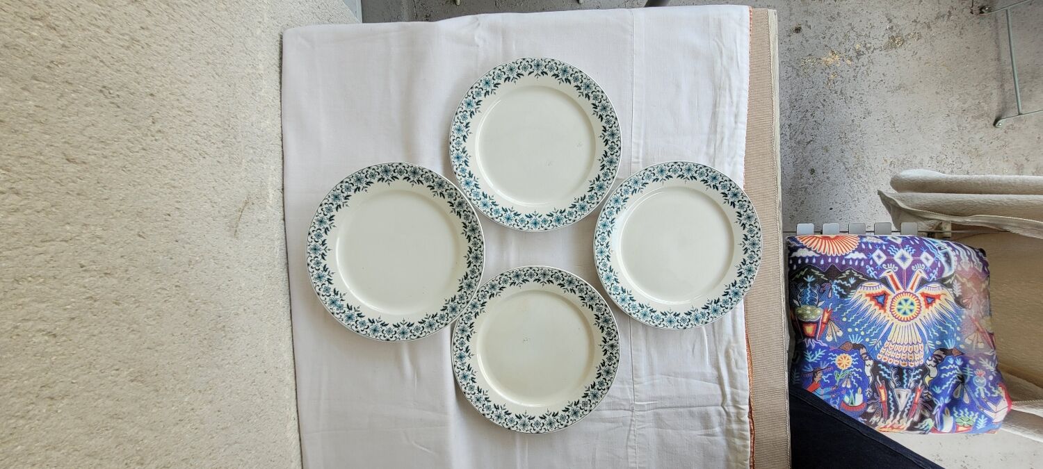 Set of 4 flat plates model Lucie u&c Sarreguemines Digoin white and blue floral border