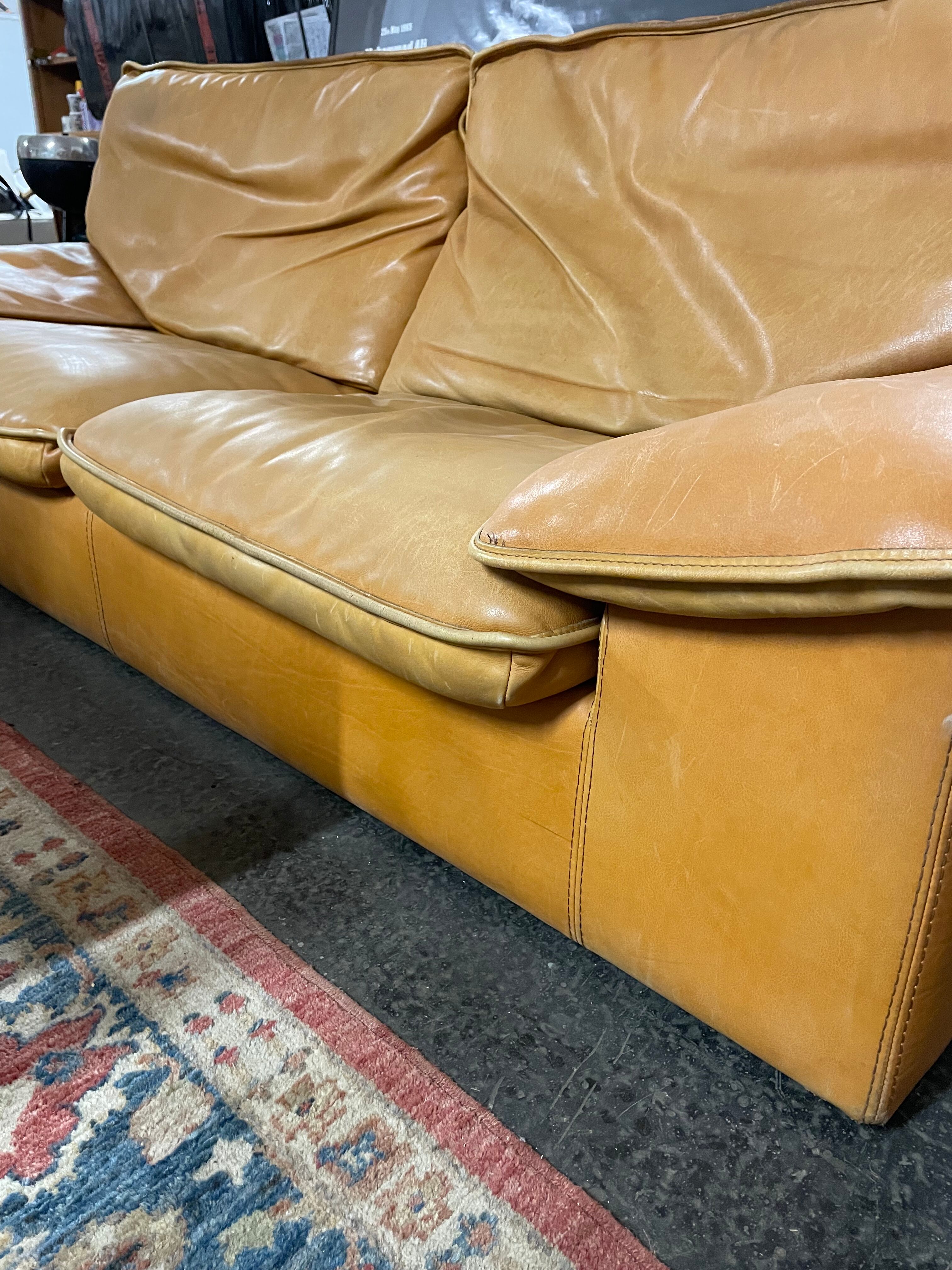 Canapé en cuir marron Roche Bobois
