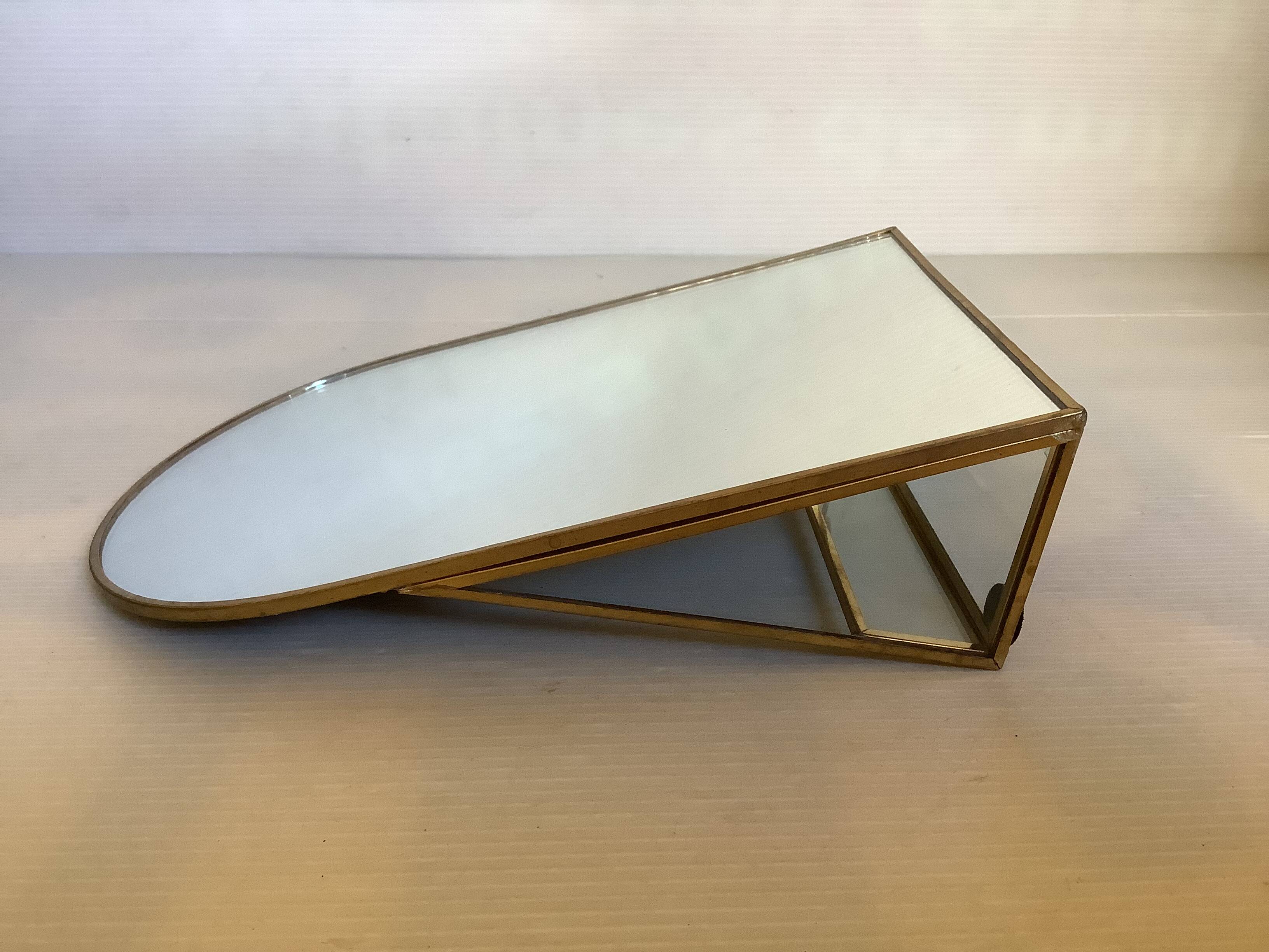 Petit miroir de table en laiton