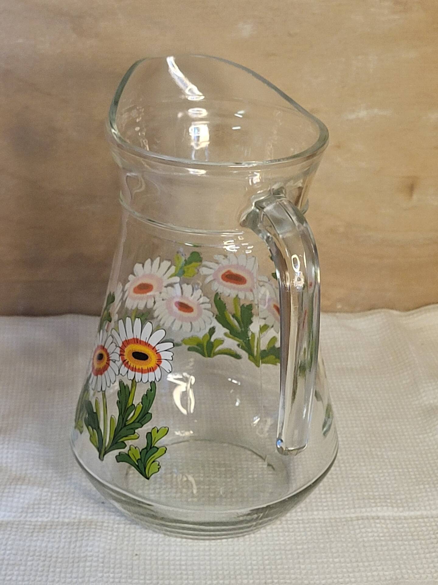 Daisy carafe
