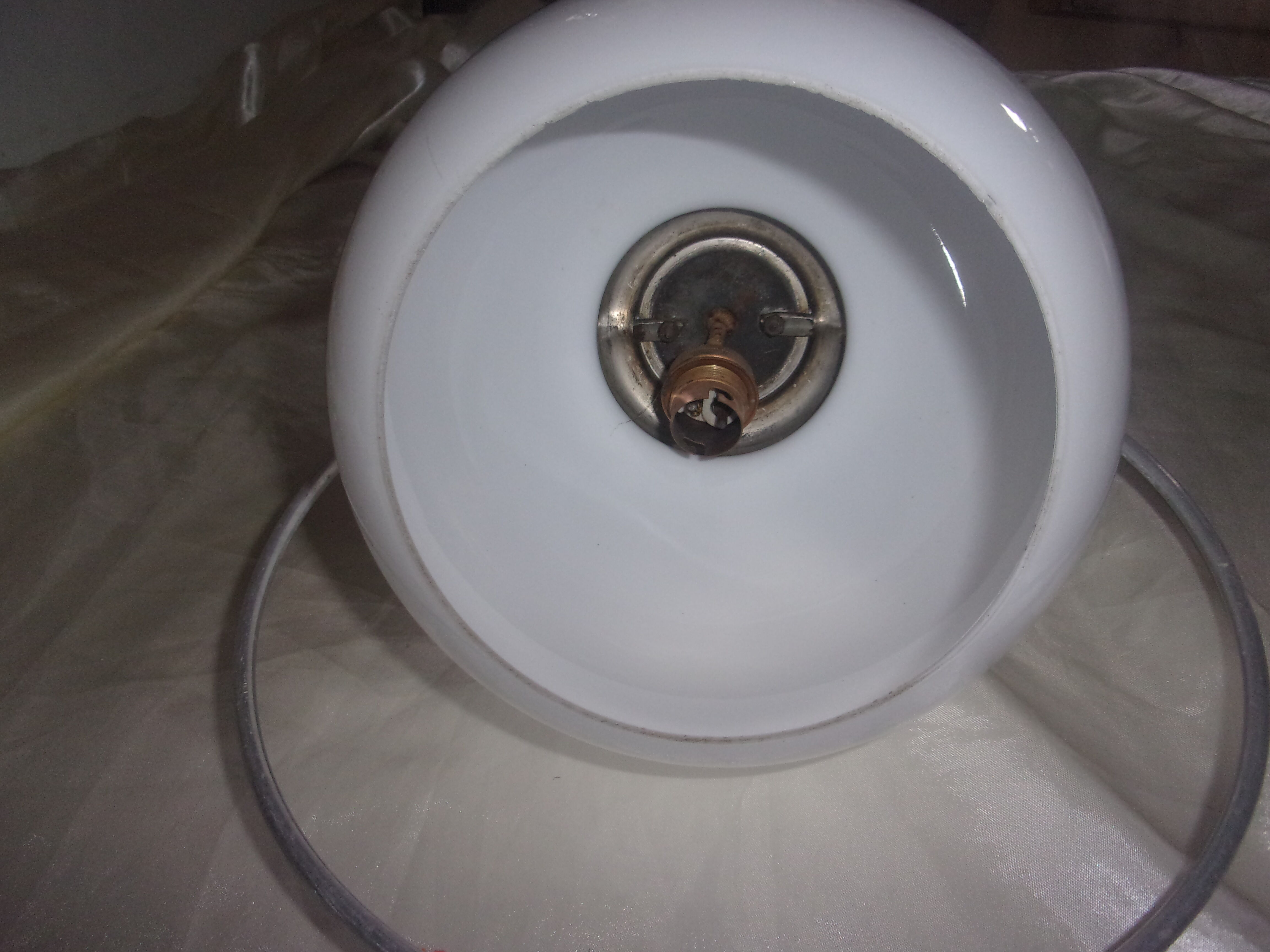 Adjustable glass ball suspension