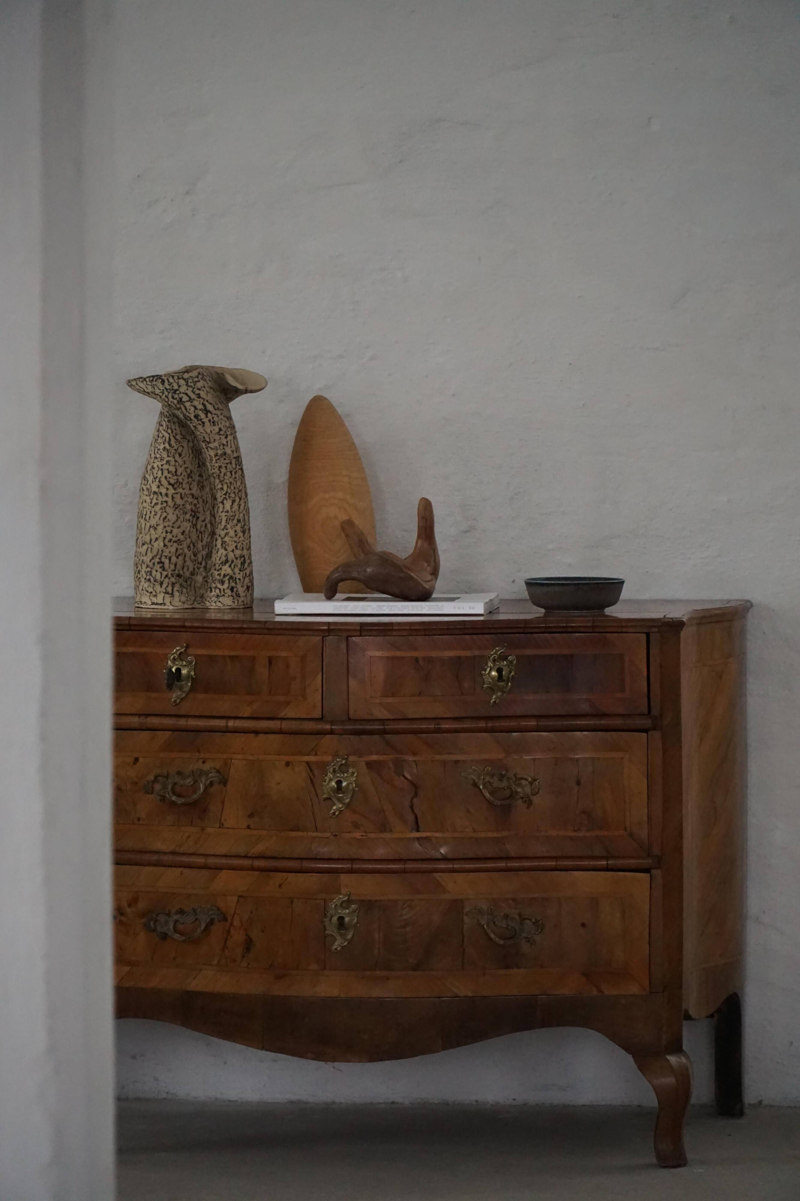 18ème siècle, commode danoise baroque serpentine antique en noyer