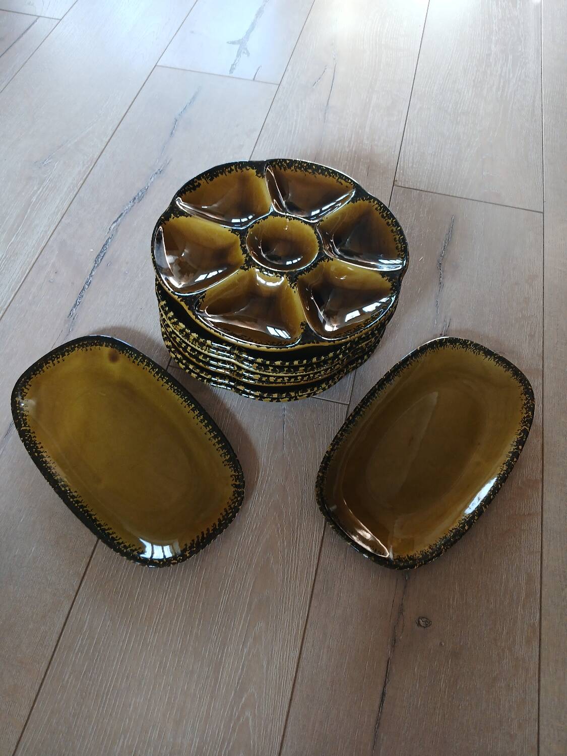 8 old GIEN oyster plates + 2 serving dishes