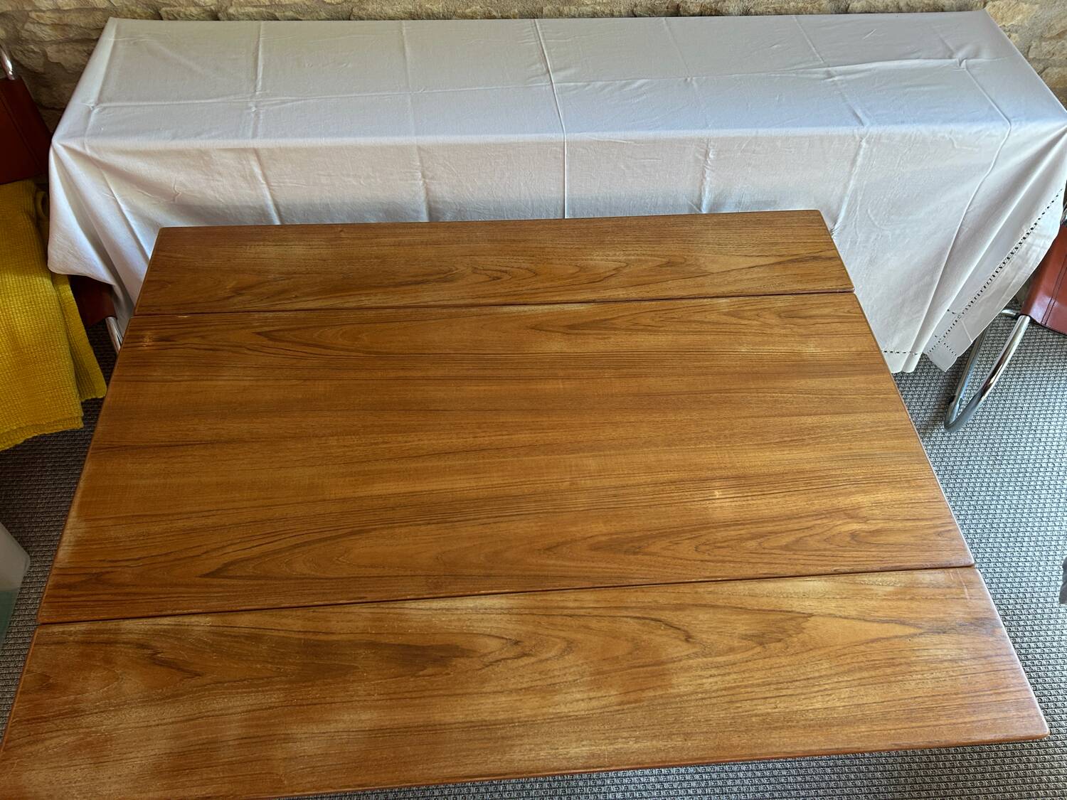 Scandinavian lift-up coffee table