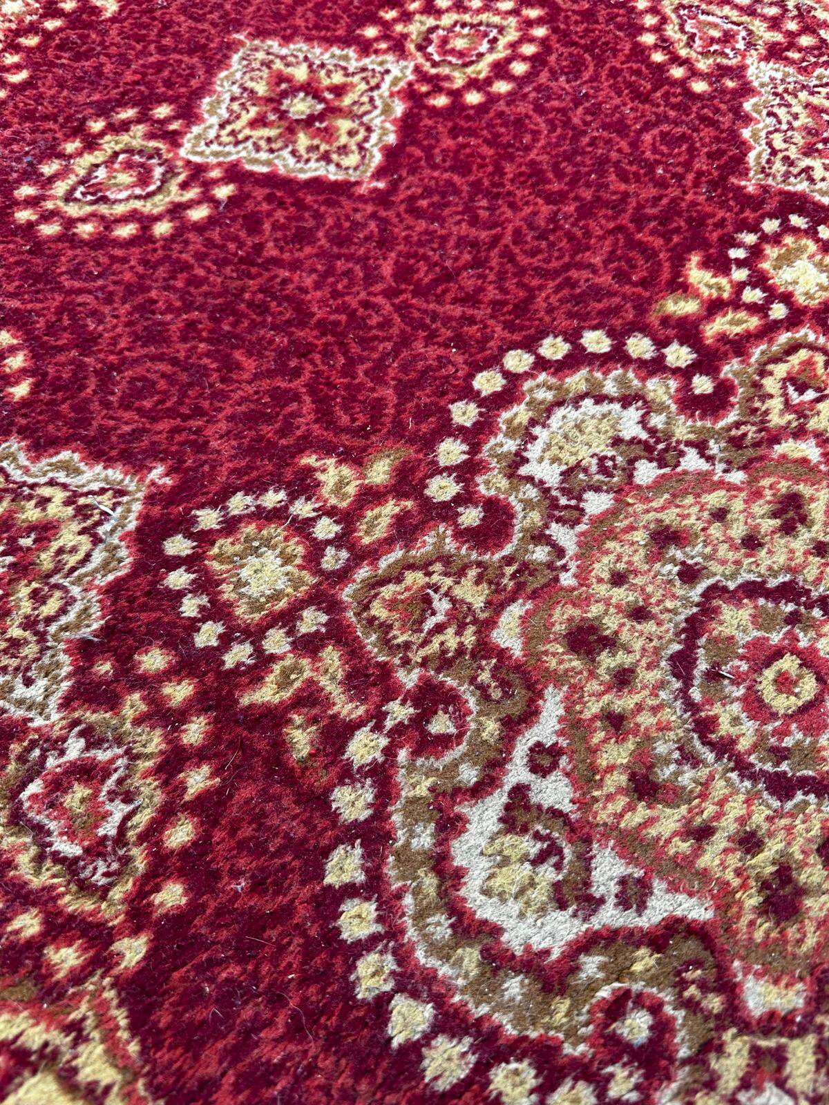 Oriental style rug 140cm x 70cm