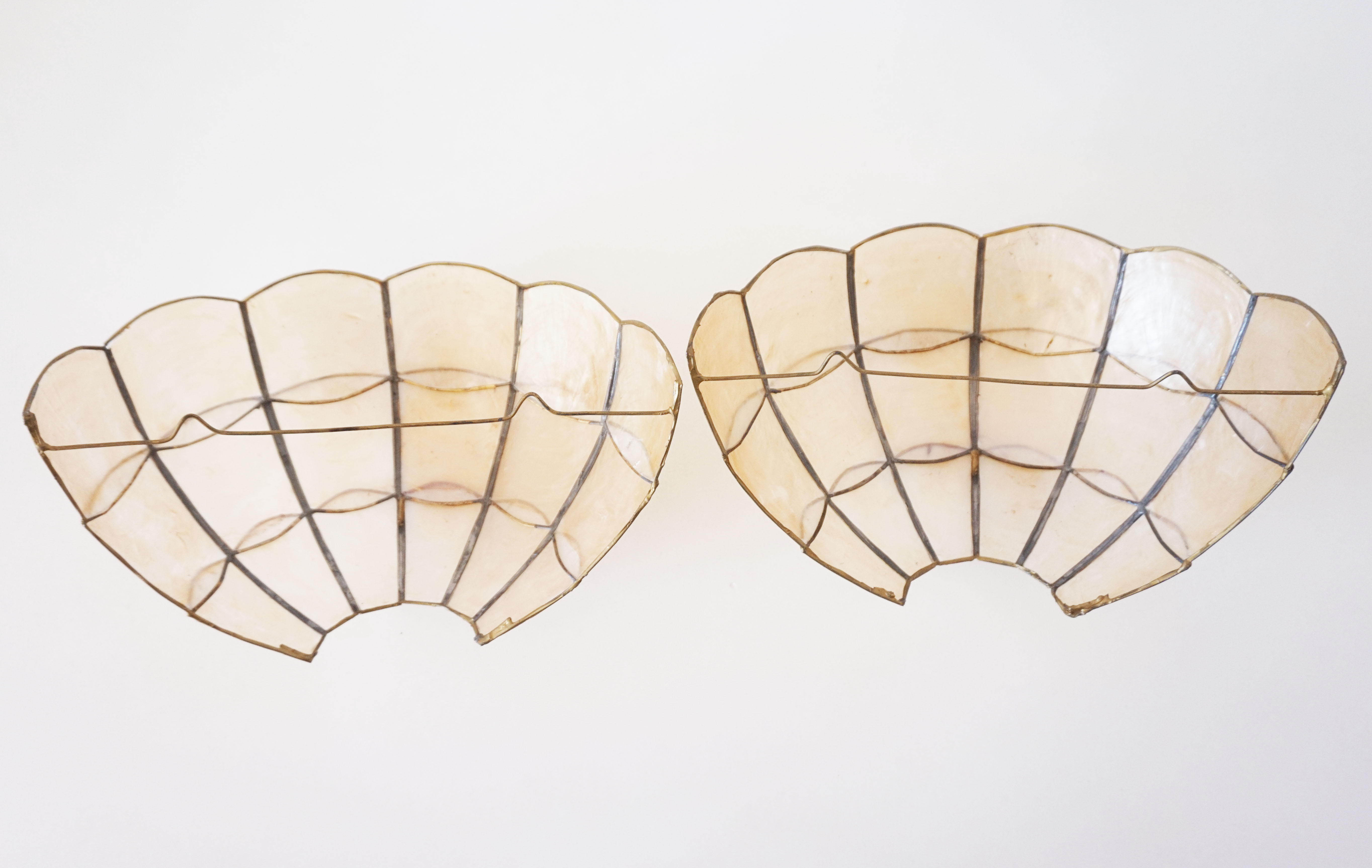 Paire d'appliques en nacre coquillage