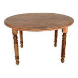 Round dining table