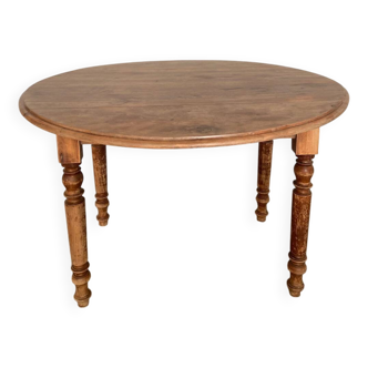 Round dining table