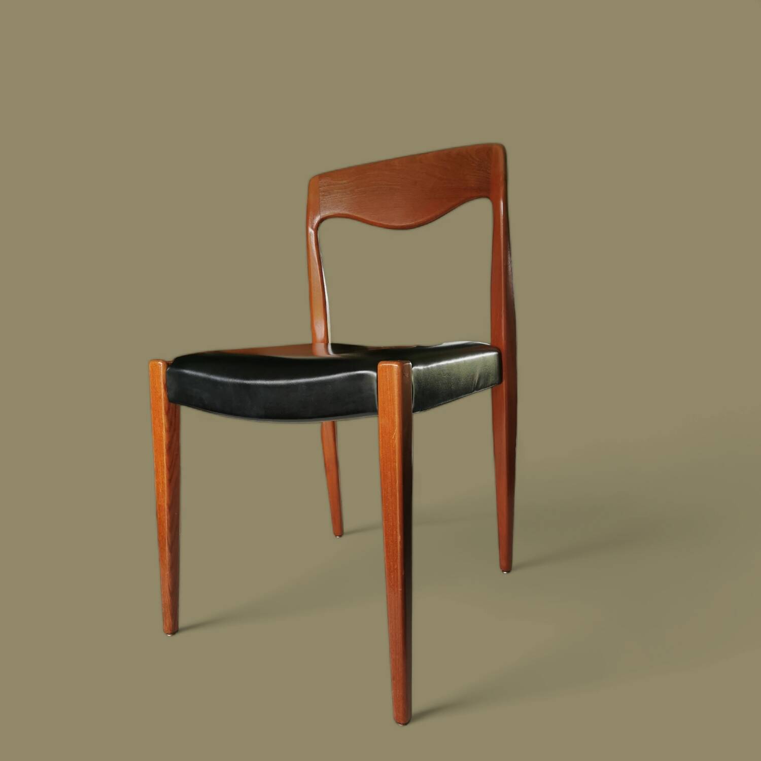 Lot de 5 chaises style Niels Otto Moller