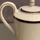 Teapot with blue and gold nets in Limoges porcelain signed Haviland