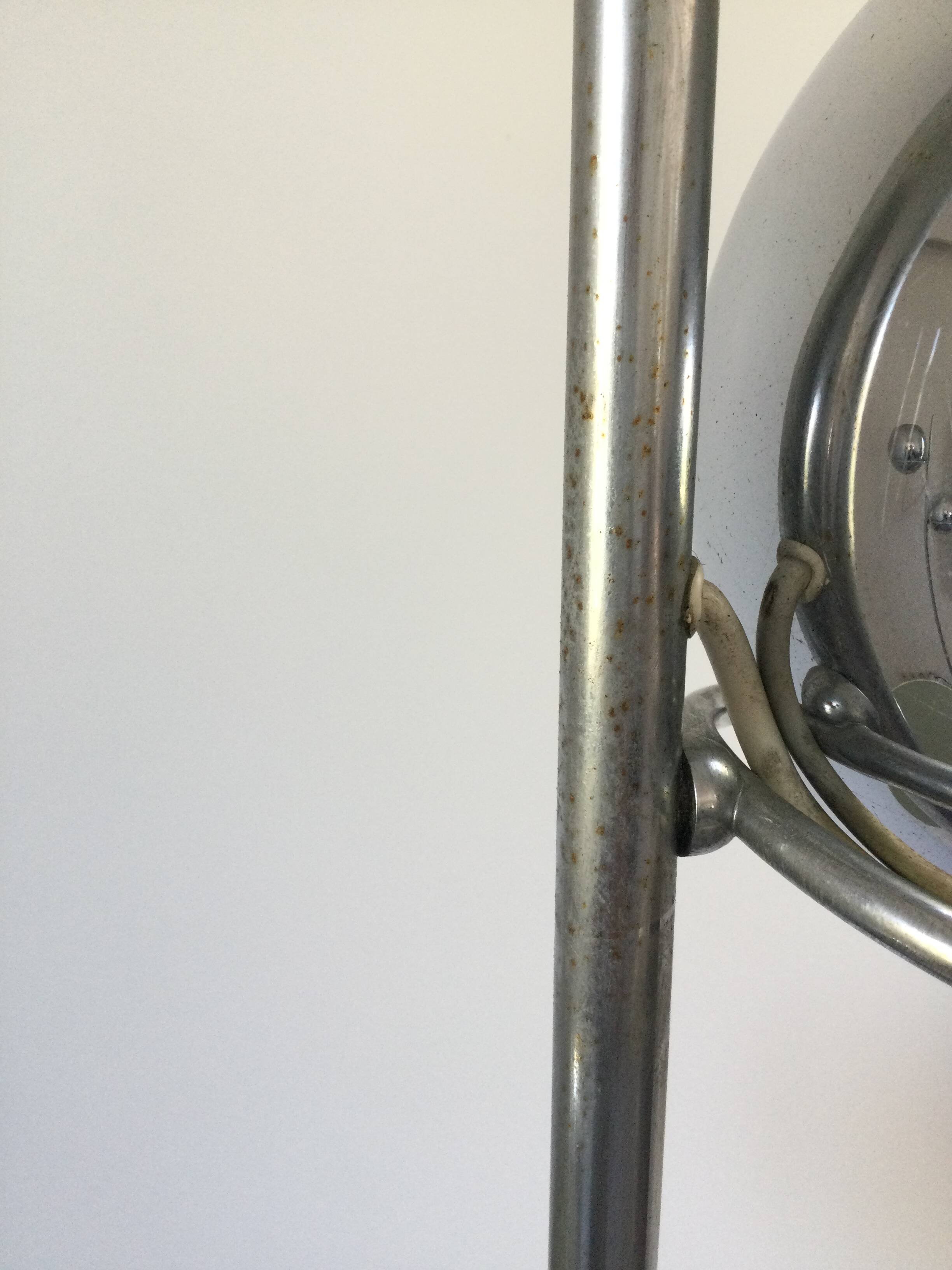 Eyeball floor lamp in chromed metal