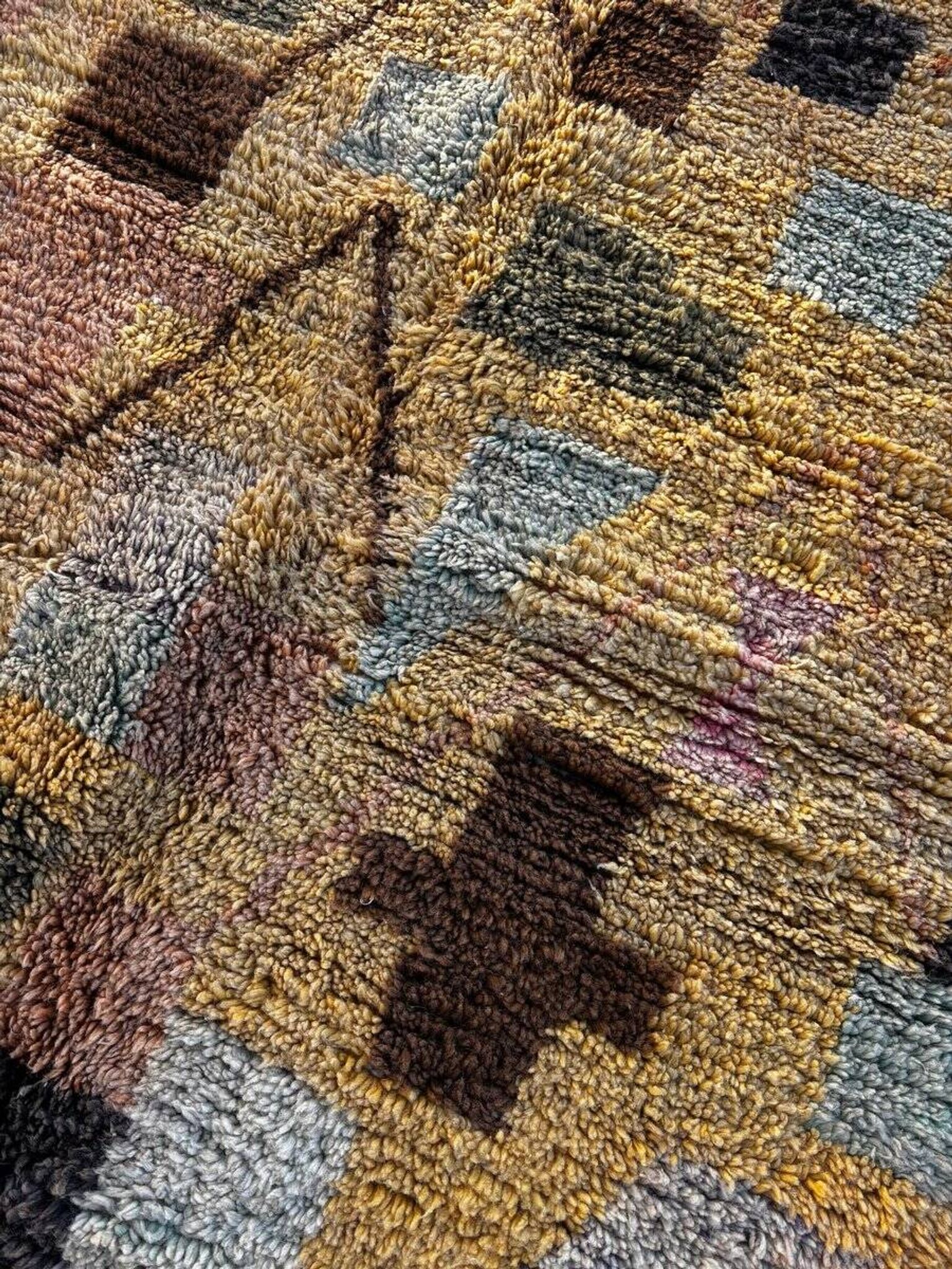 Tapis jaune moderne berbere marocain en laine