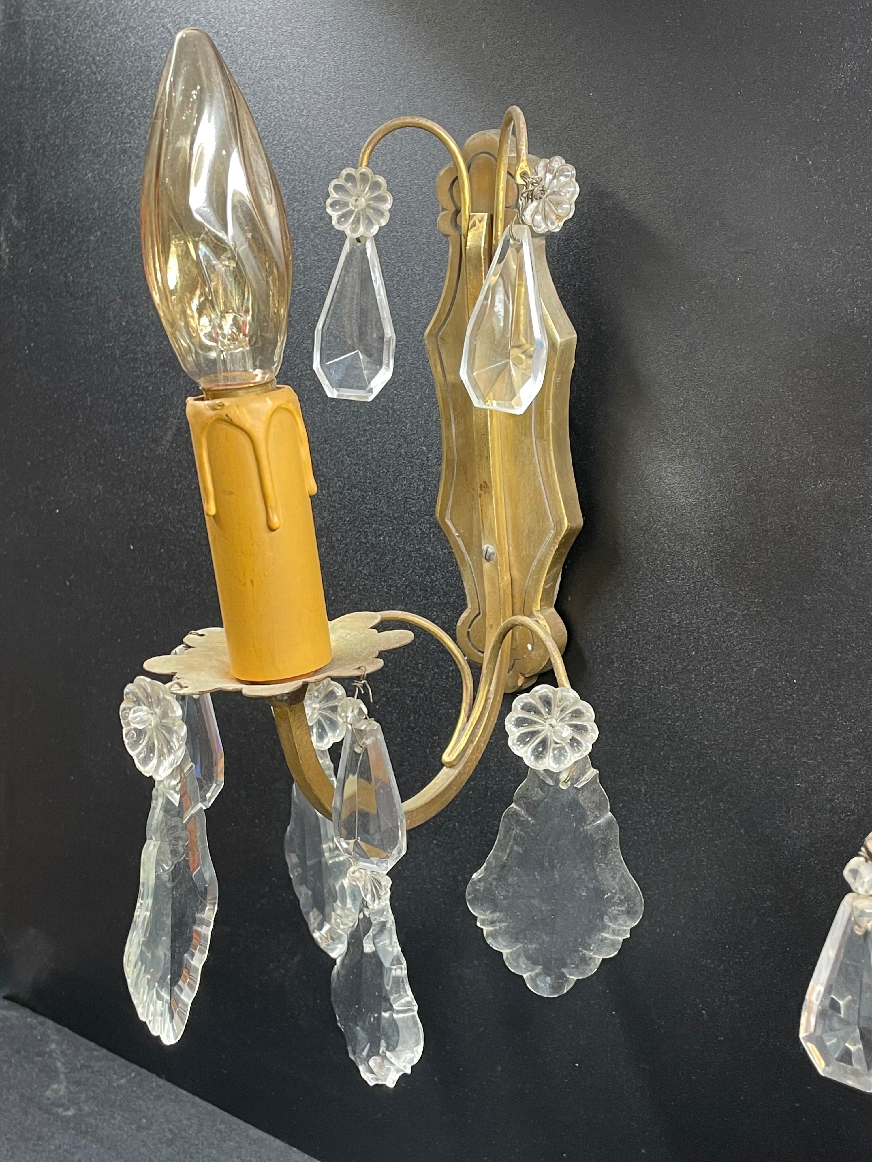 Pair of bronze/brass wall lamp and glassware