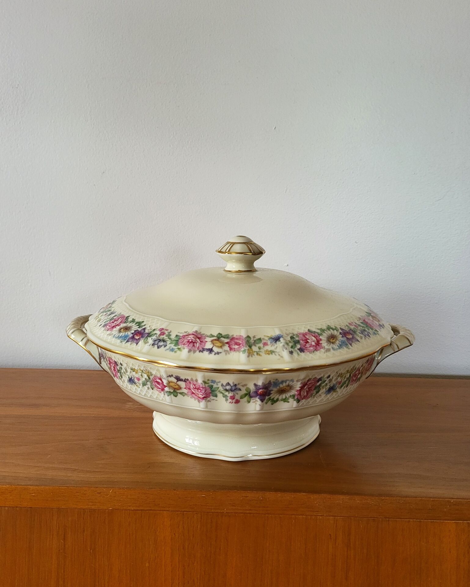 Limoges Bernardaud Soup Tureen in Porcelain