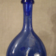 Bouteille flacon en verre teinté bleu signé Biot