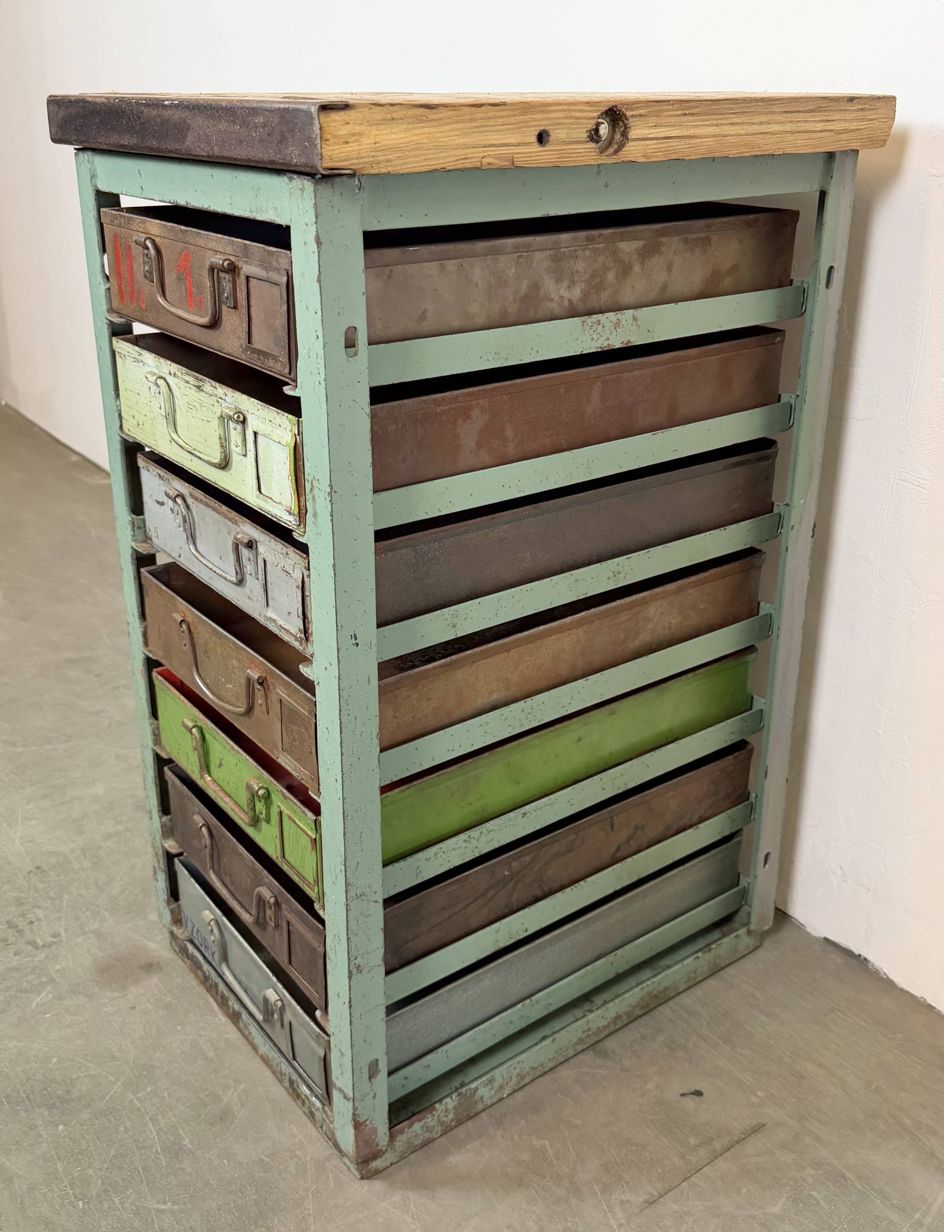Commode industrielle en fer vert, années 1950