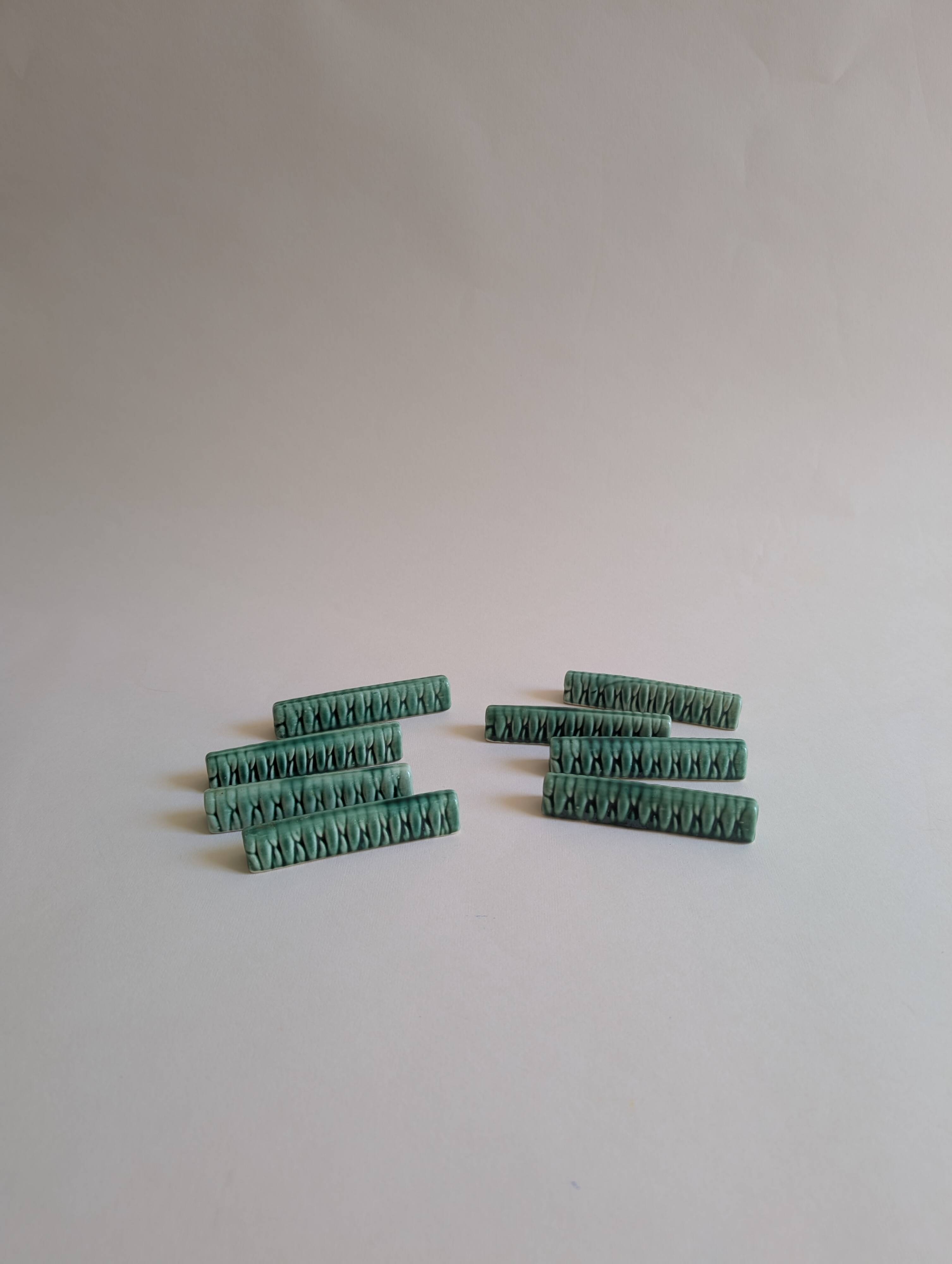 Set of 8 ceramic knife holders