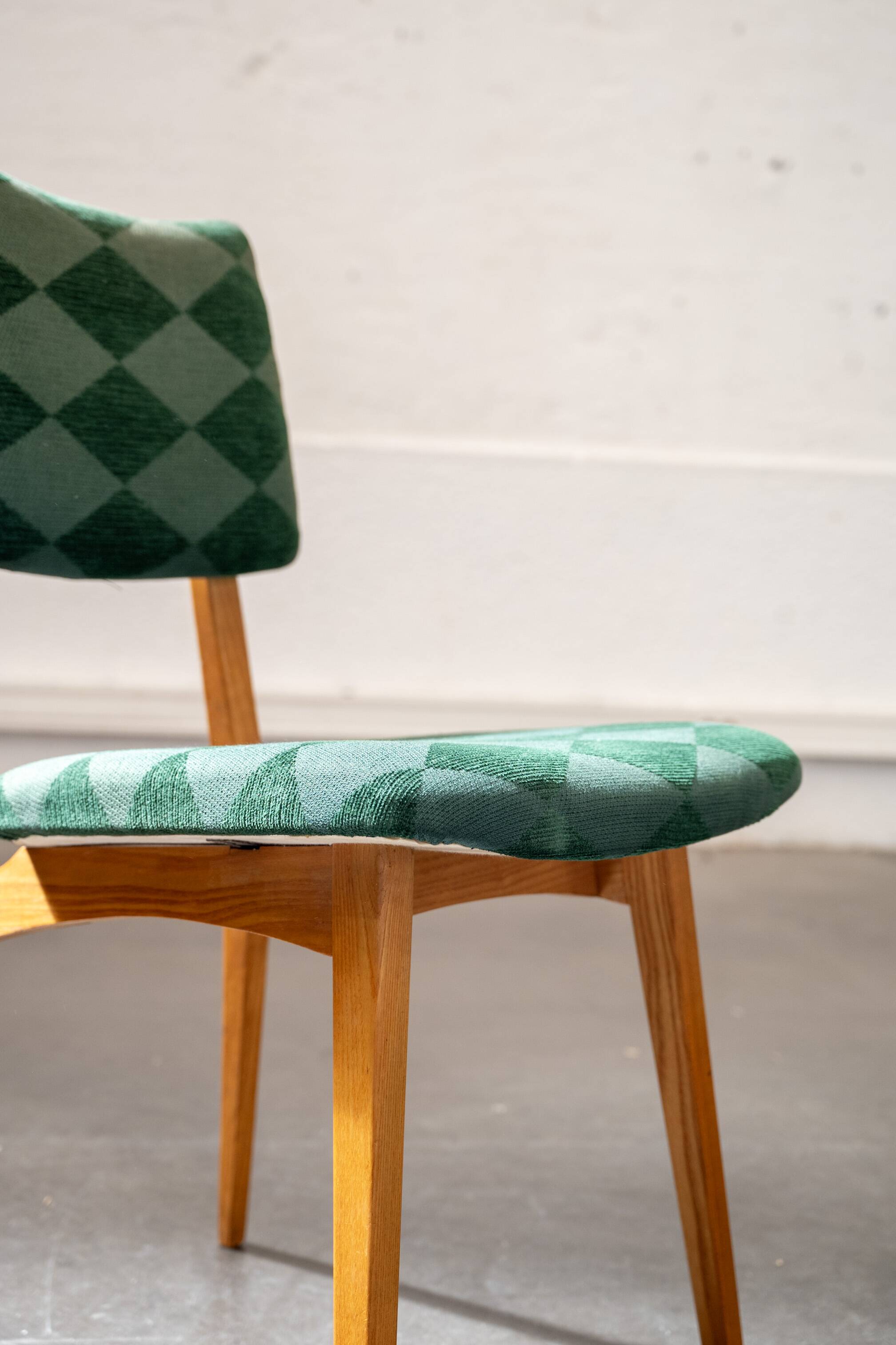 Set of 4 volak chairs