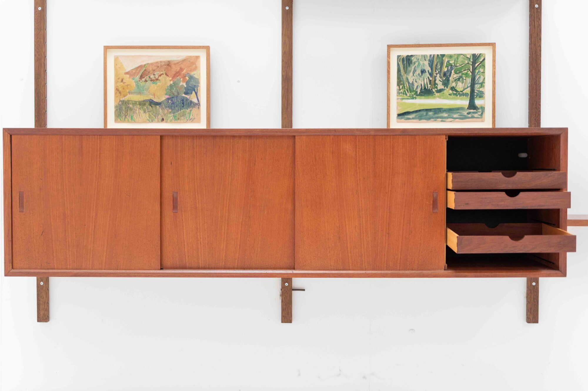 Wall unit with 4 modules by P. Cadovius
