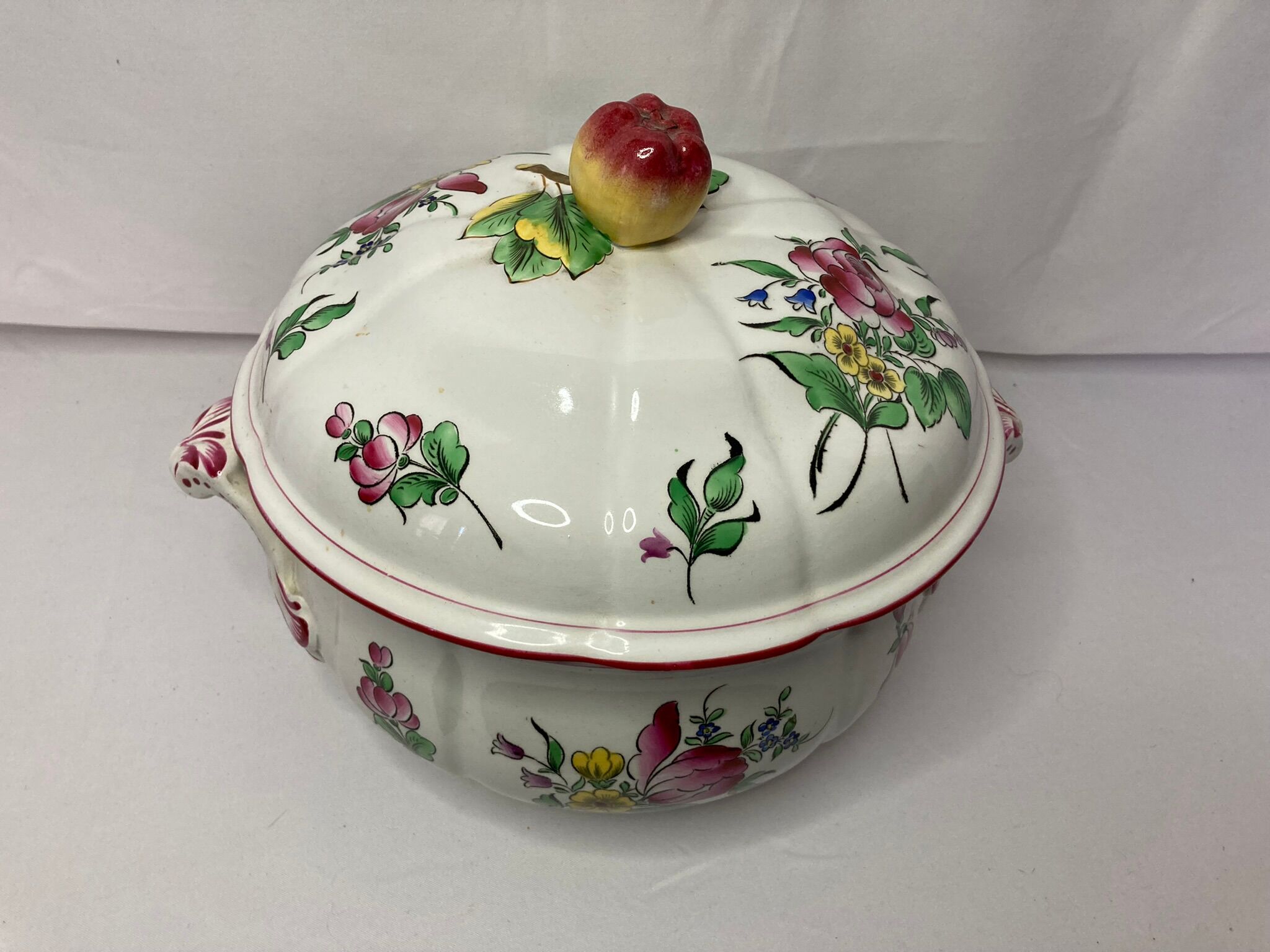 Old soup pot earthenware of the East floral decoration apple XXth