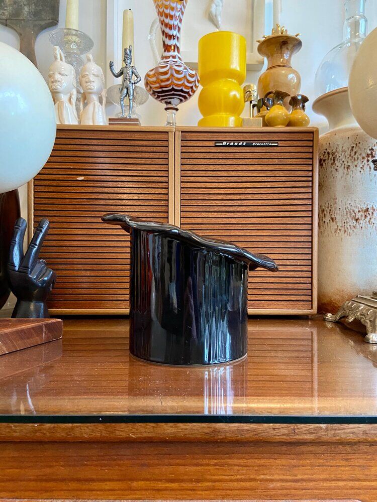 Black earthenware vase