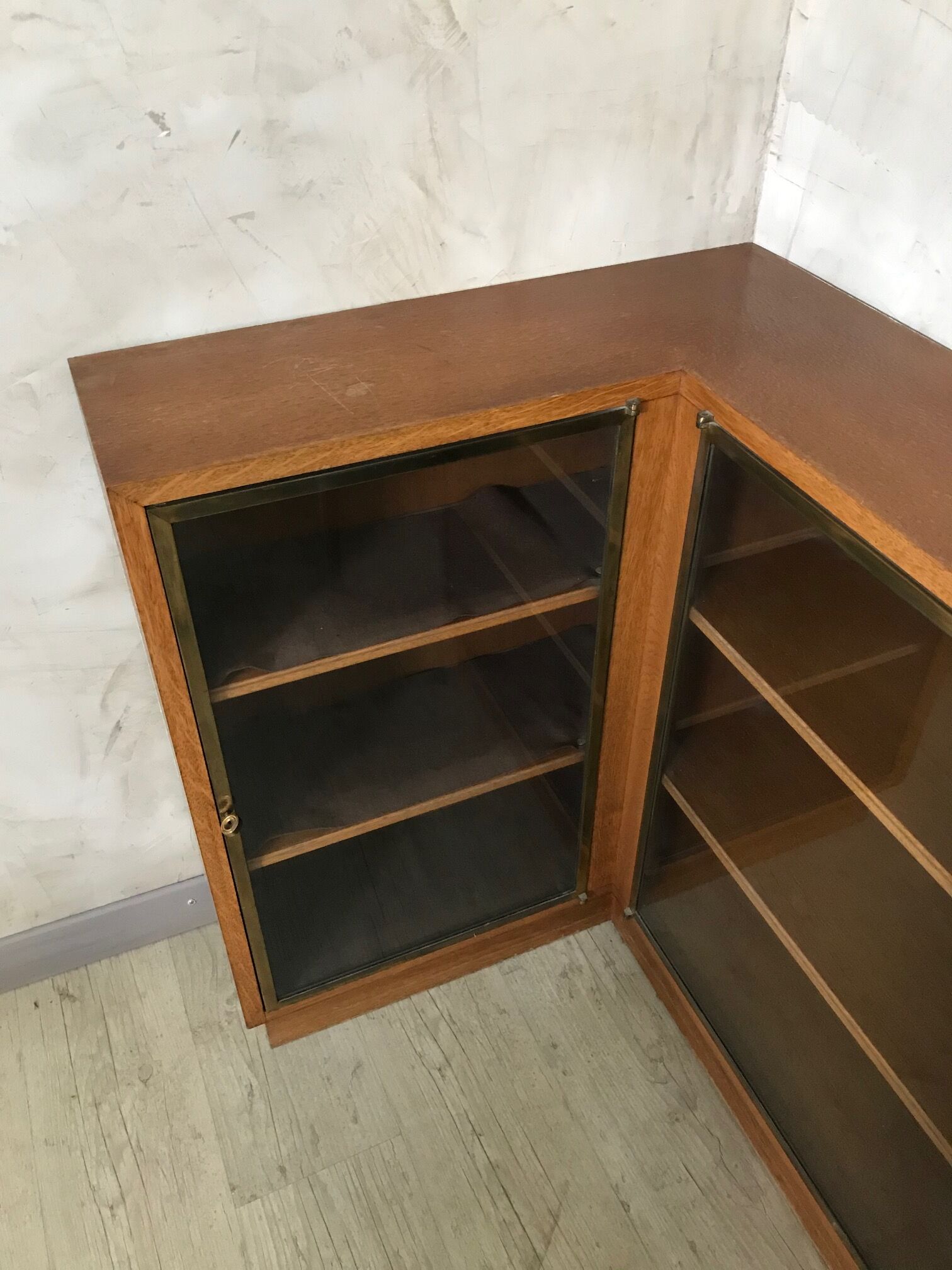 Furniture corner showcase