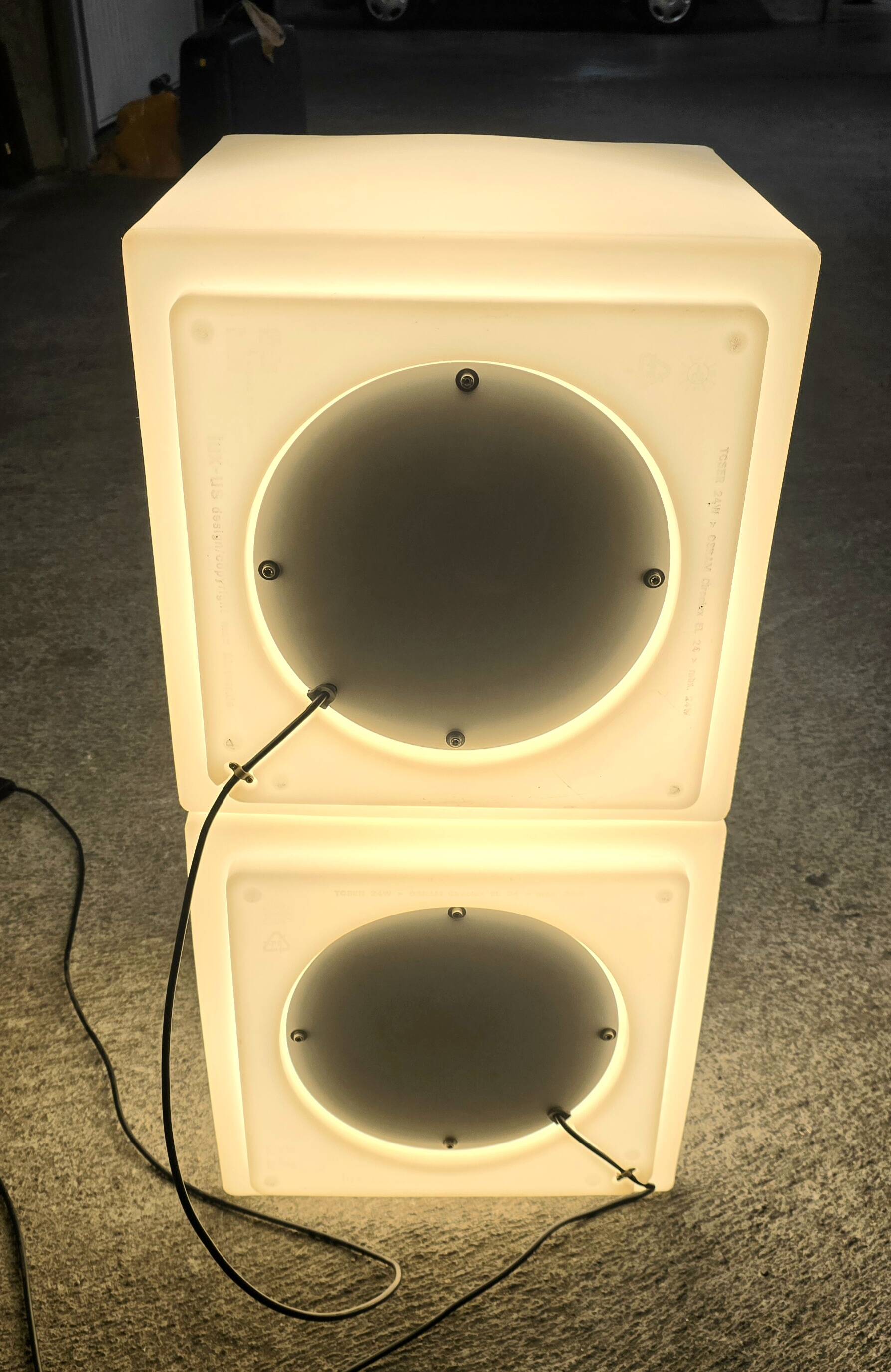 Set of 2 luminous cubes "lux-us" in polyethylene – Max Kistner – 42 x 42