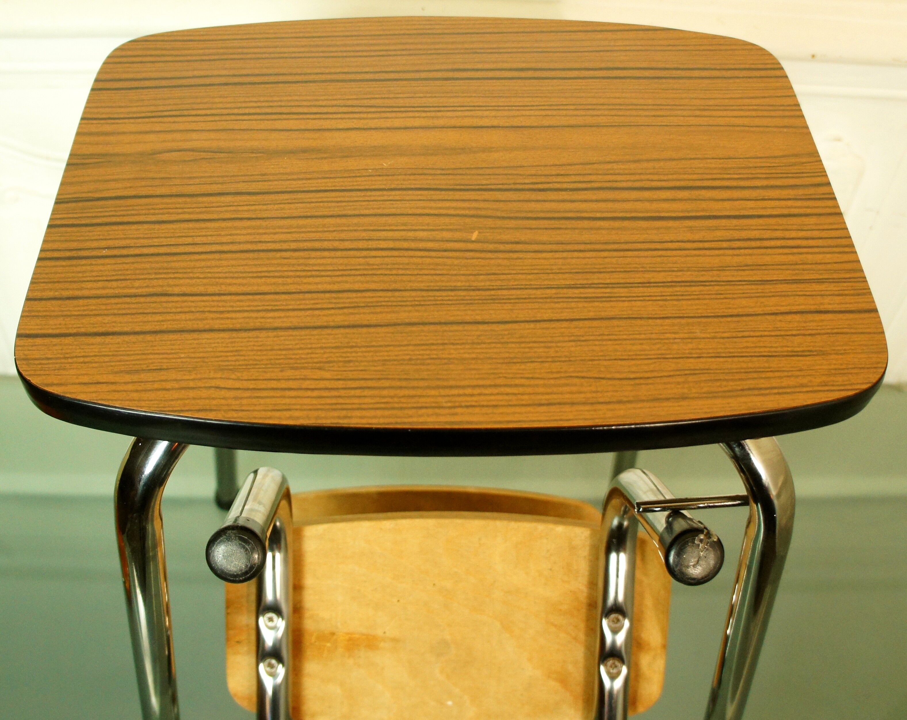 Stepladdle stool in formica