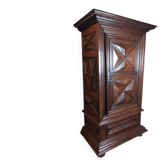 Standing man from the Louis XIII era in walnut with a diamond point.