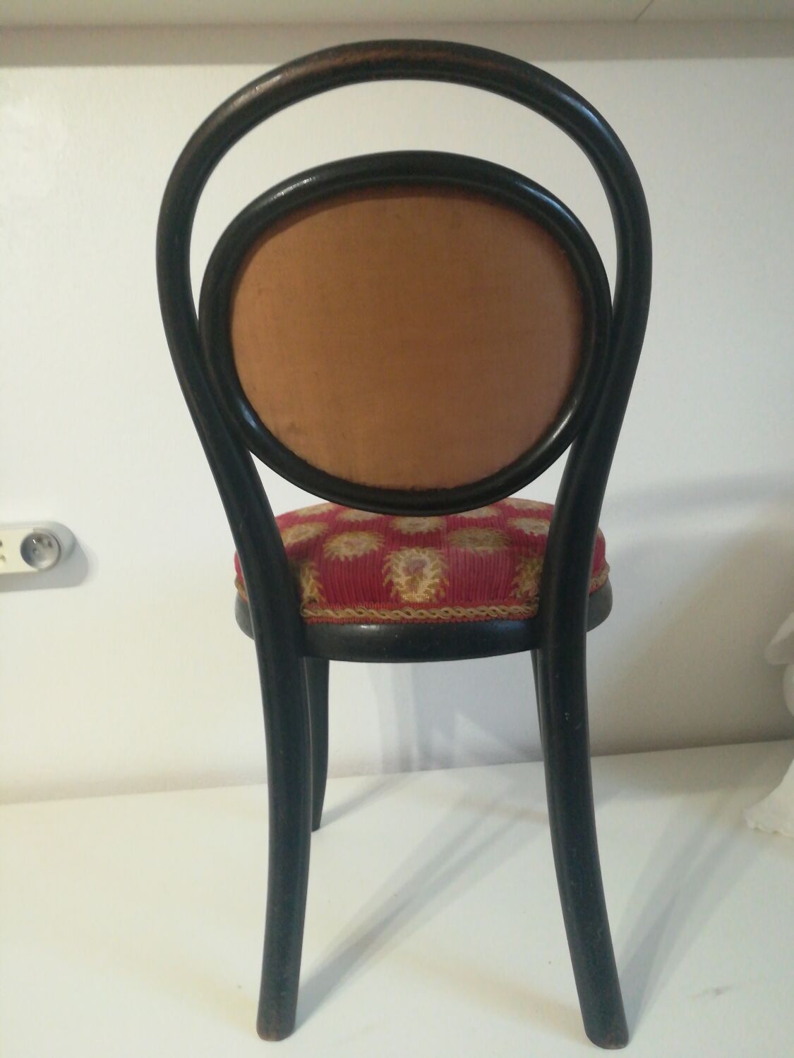 Curved wood children's chair