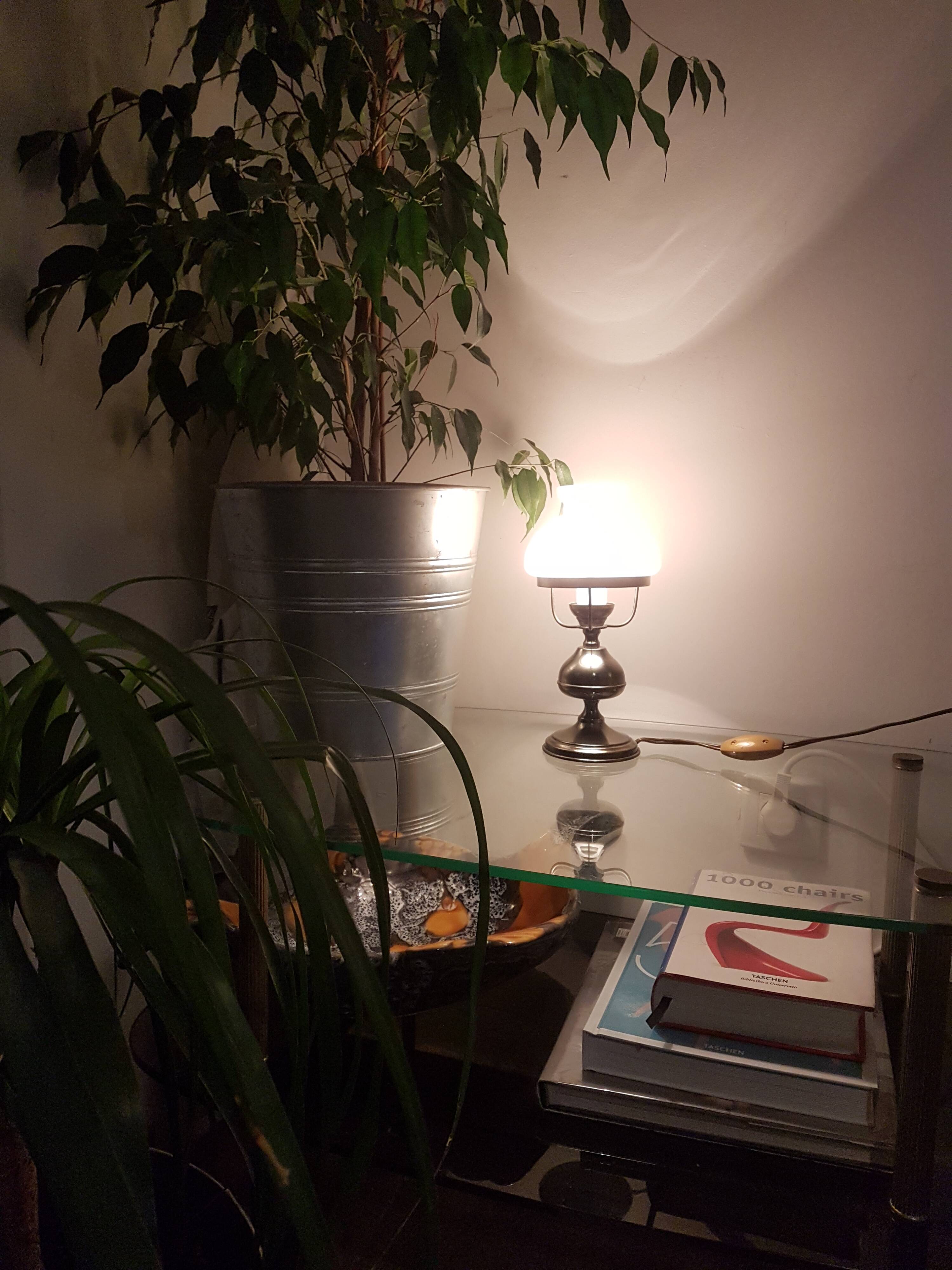 Small Art Deco opaline lamp, brass foot