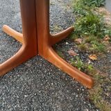 Scandinavian extendable round table