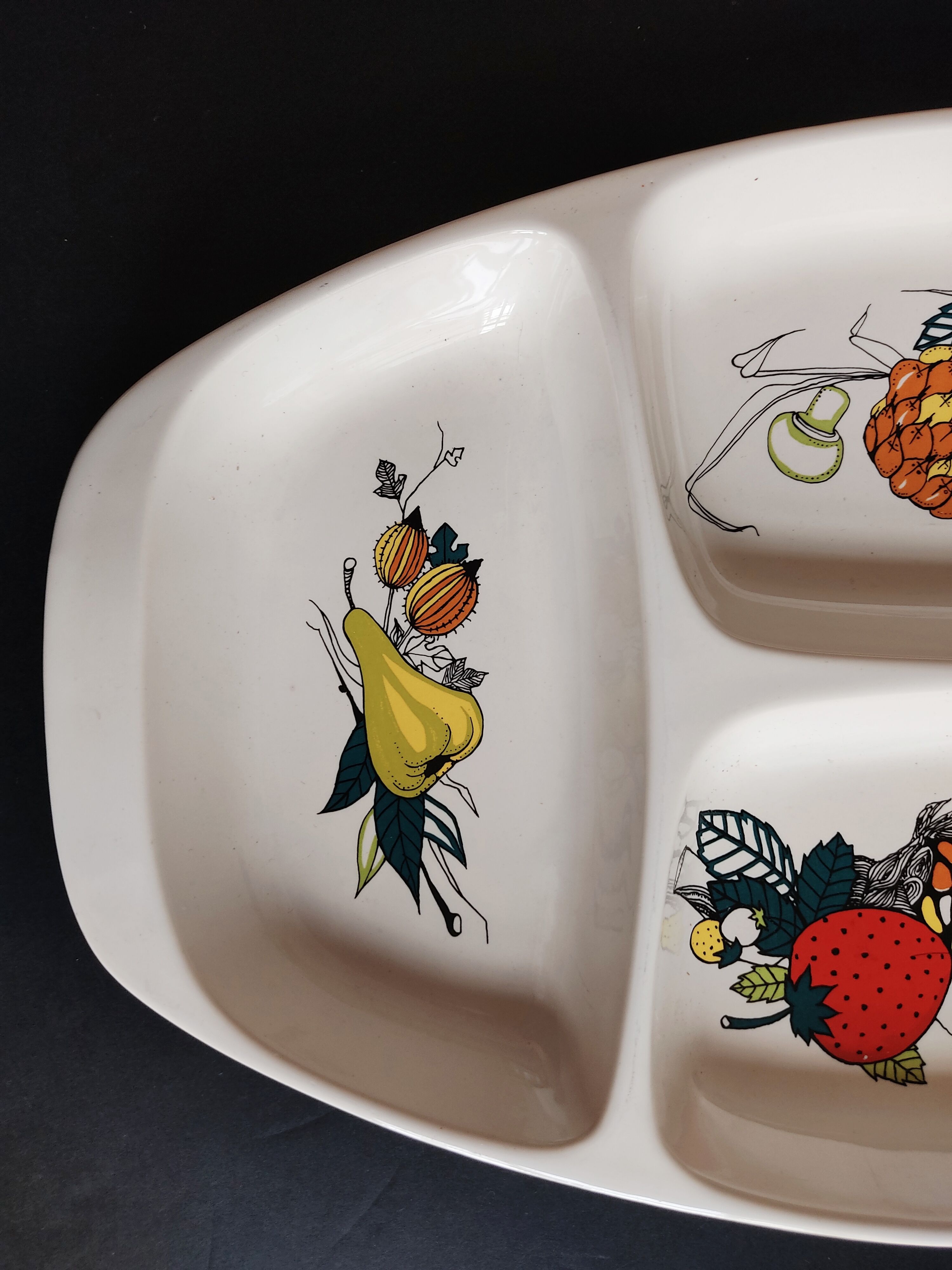 Villeroy & Boch vintage dish décor fruits and vegetables