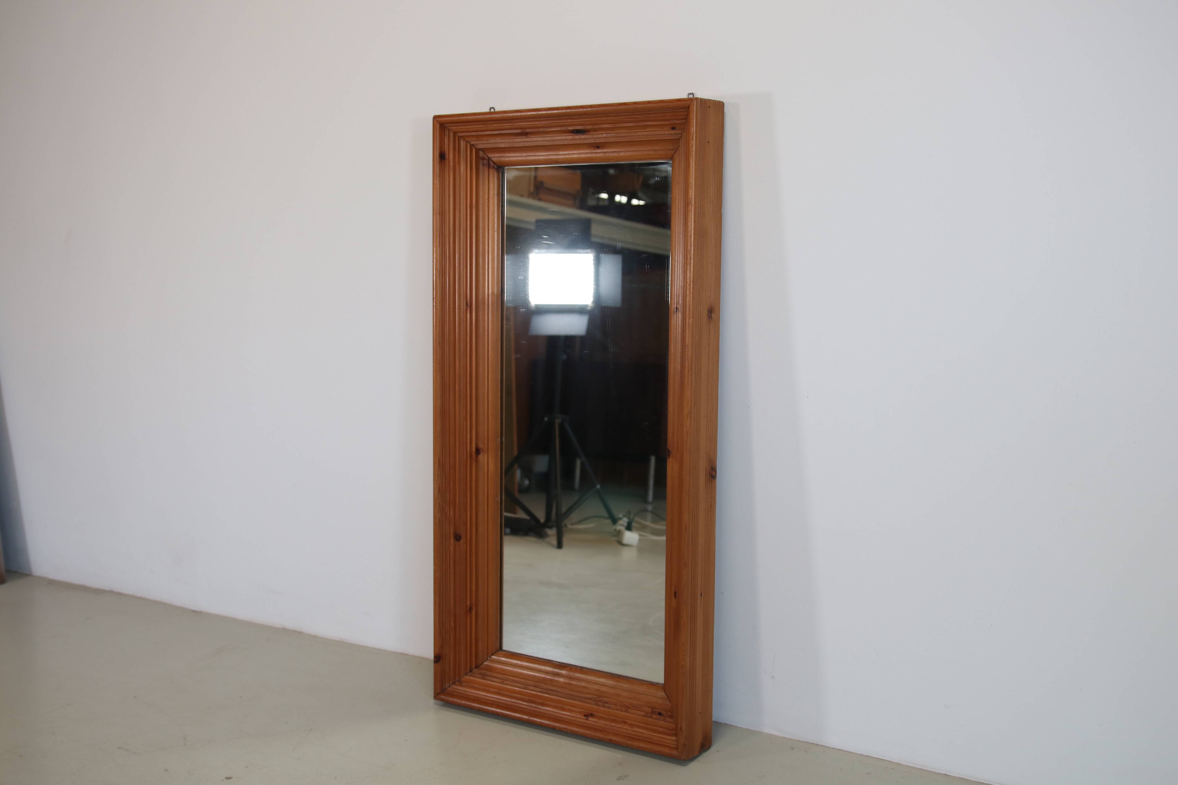 Grand miroir en pin vintage