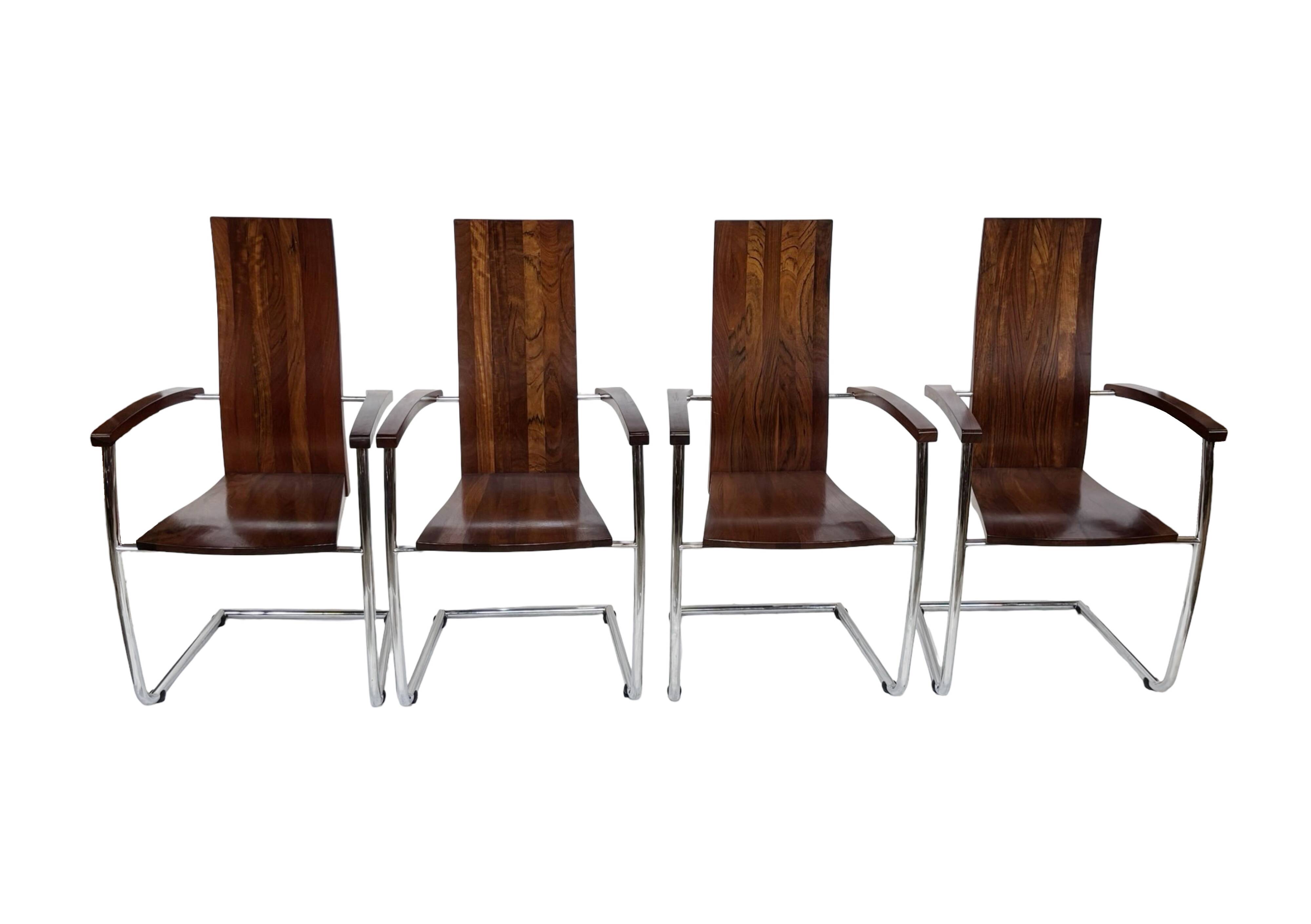 Ensemble vintage de quatre chaises design en hêtre massif chrome