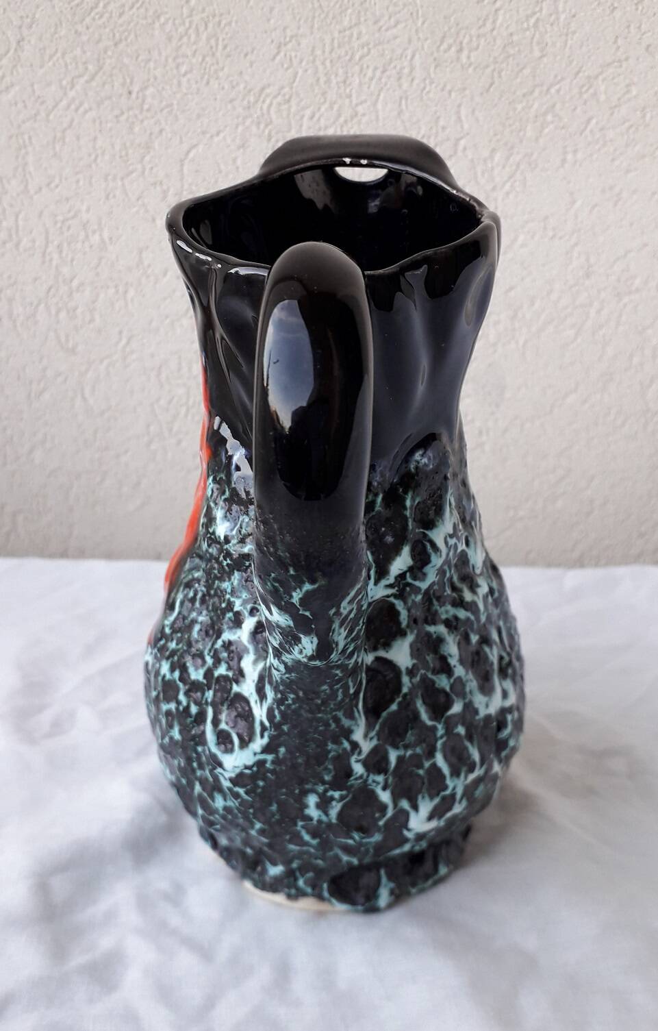 Fat lava pitcher