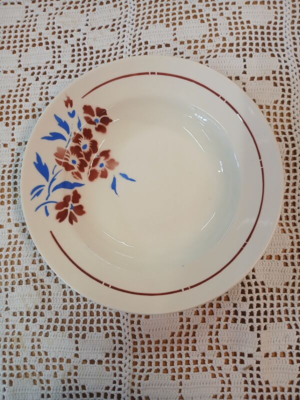 6 assiettes creuses anciennes dépareillées