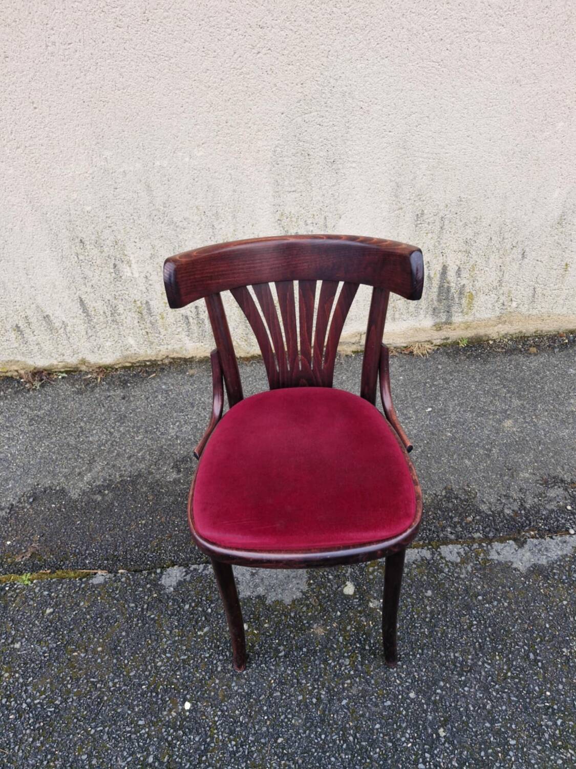26 fauteuils et 4 chaises bistrot